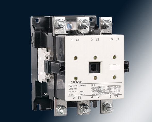 CJX1交流接觸器適用于交流50Hz或60Hz、電壓至690V、電流至475A的電力線(xiàn)路中，供遠(yuǎn)距離頻繁起動(dòng)和控制電動(dòng)機(jī)及接通與分?jǐn)嚯娐?。?jīng)加裝機(jī)械聯(lián)鎖機(jī)構(gòu)后組…